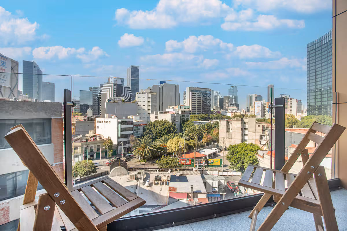 Balcón con vista urbana en ICON Roma