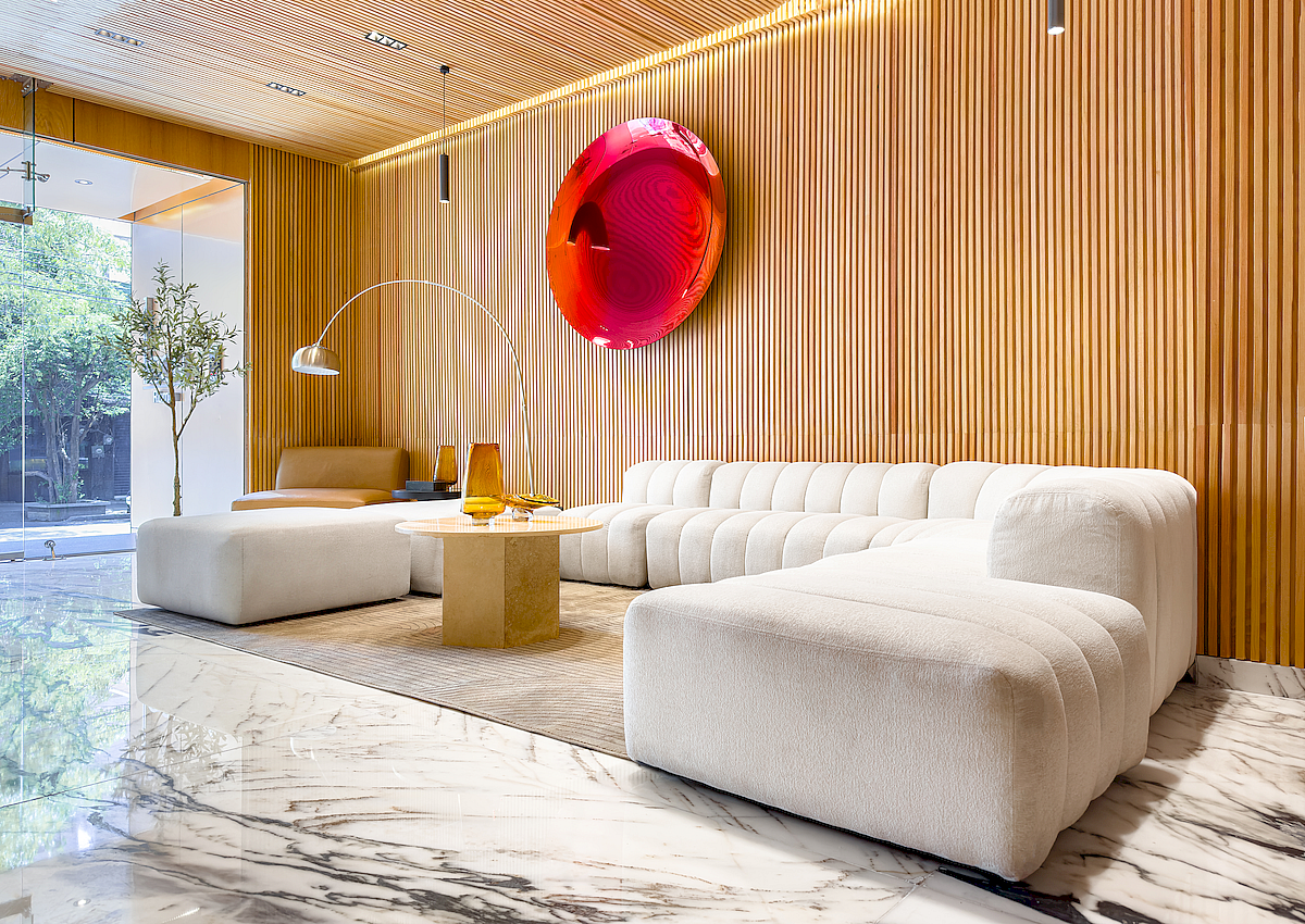 Lobby de ICON Roma con mobiliario y arte contemporáneo